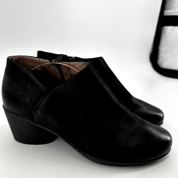 Dansko Raina Ankle Boots Low Cut Nubuck Leather Zip Up Almond Toe Black 6.5 - Picture 3 of 7